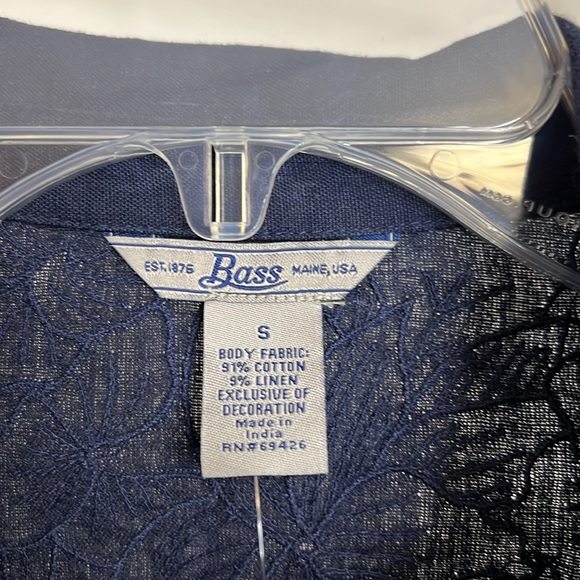 NWT Bass Navy Blue Linen Blend Button Down Floral Embroidered Top- S - Picture 6 of 7